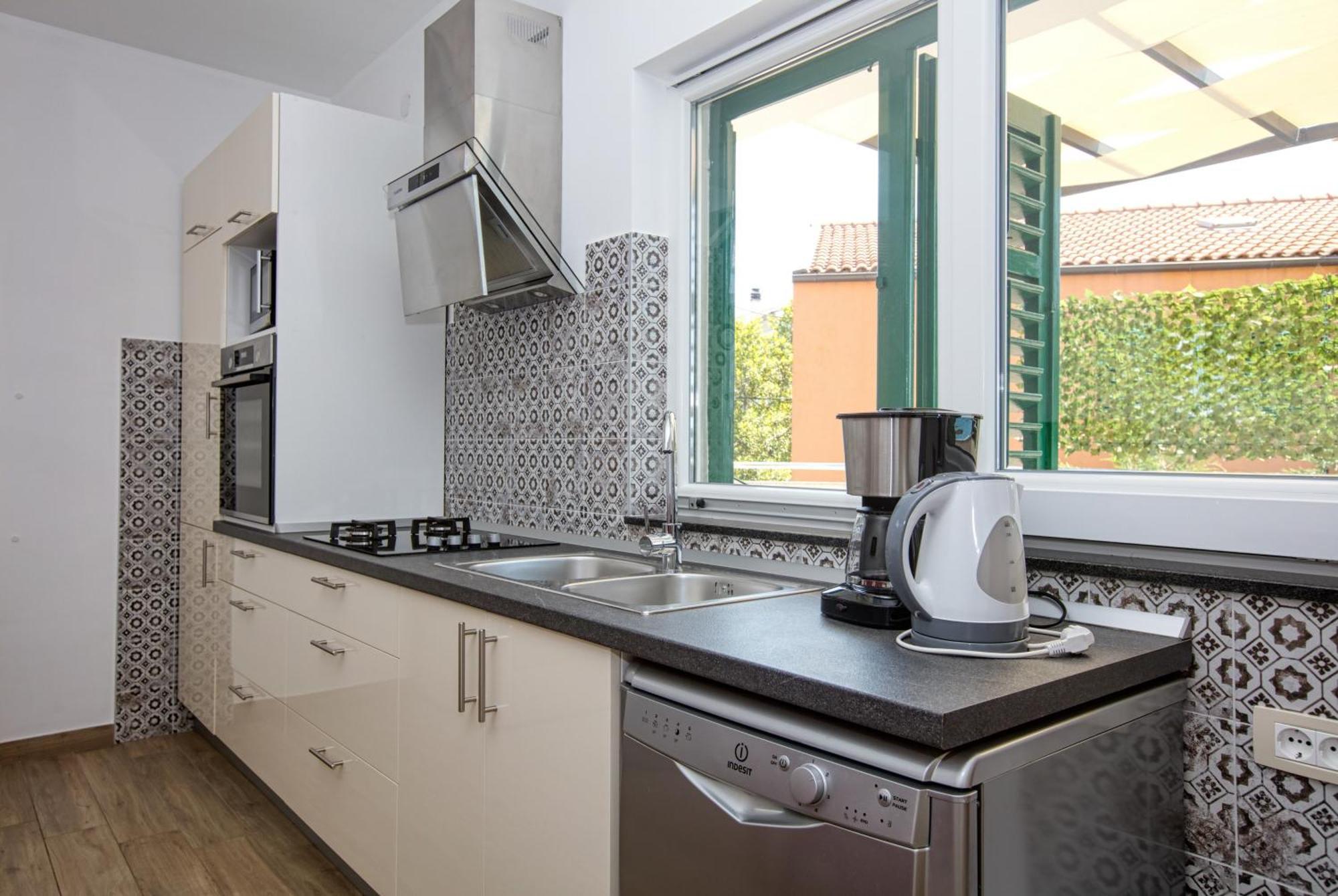 Family Friendly Seaside Apartments Brodarica, Sibenik - 4833 Brodarica  Room photo